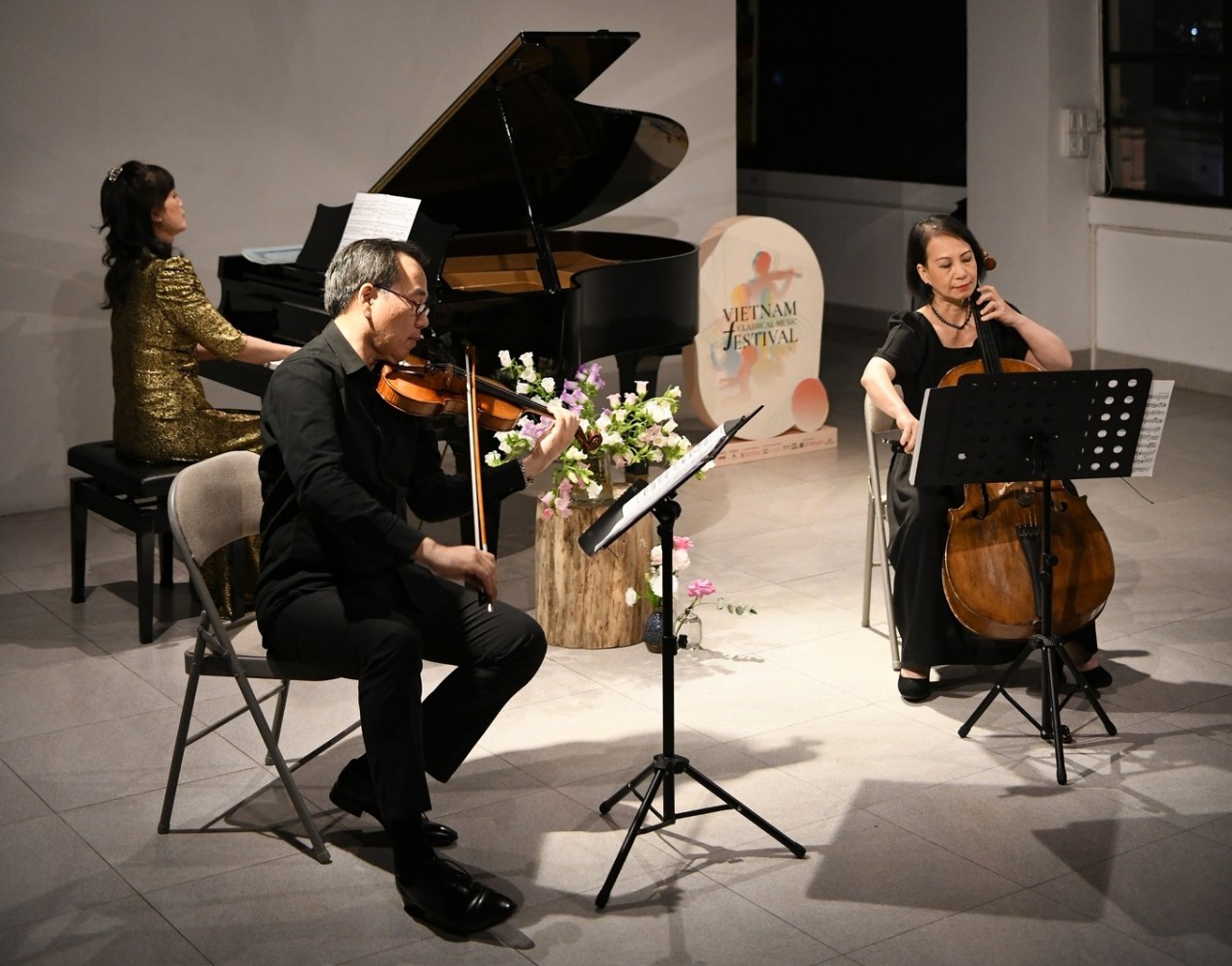 The Sông Hồng Ensemble will perform on March 11 and feature Vietnamese popular trio violinist Phạm Trường Sơn, cellist Đào Tuyết Trinh and pianist Phạm Quỳnh Trang.