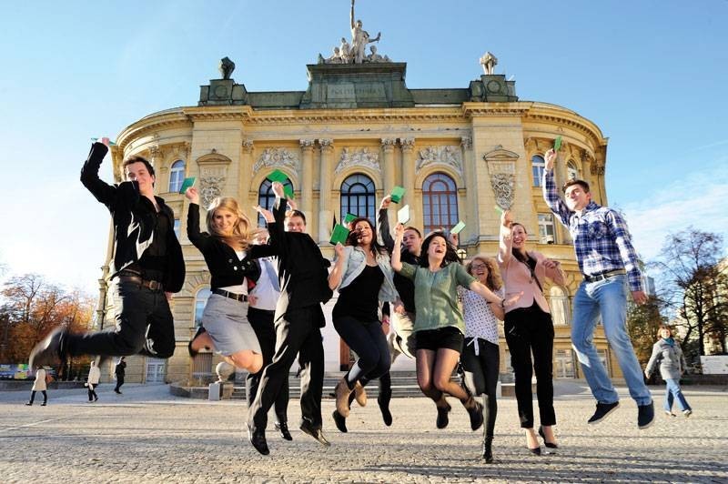 poland offers 20 scholarships for vietnamese students in 2024