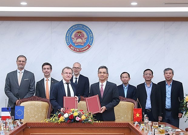 Vietnam News Today (March 16): Vietnam, France exchange funding agreement for climate change projects