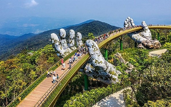 The Golden Bridge in the central city of Da Nang is on a list of new wonders of the world compiled by UK newspaper Daily Mail. (Photo: VNA)