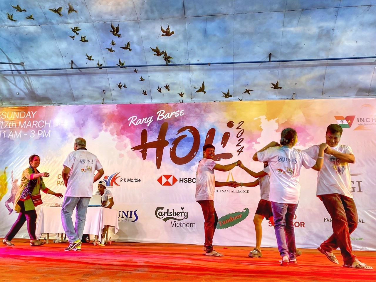 [Photo] Indian Festival of Color in Hanoi