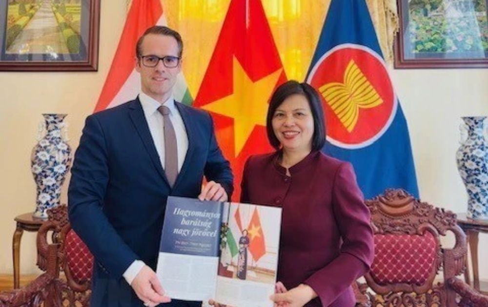 At the meeting, Mr. Levente Horváth expressed his hope that Eurasia Magazine could convey more information about Vietnam's innovation and development achievements. (Source: VNA)