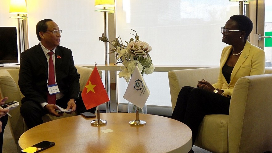 Vice Chairman of the National Assembly of Vietnam Tran Quang Phuong (L) meets with IPU President Tulia Ackson, in Geneva, Switzerland, on March 24.