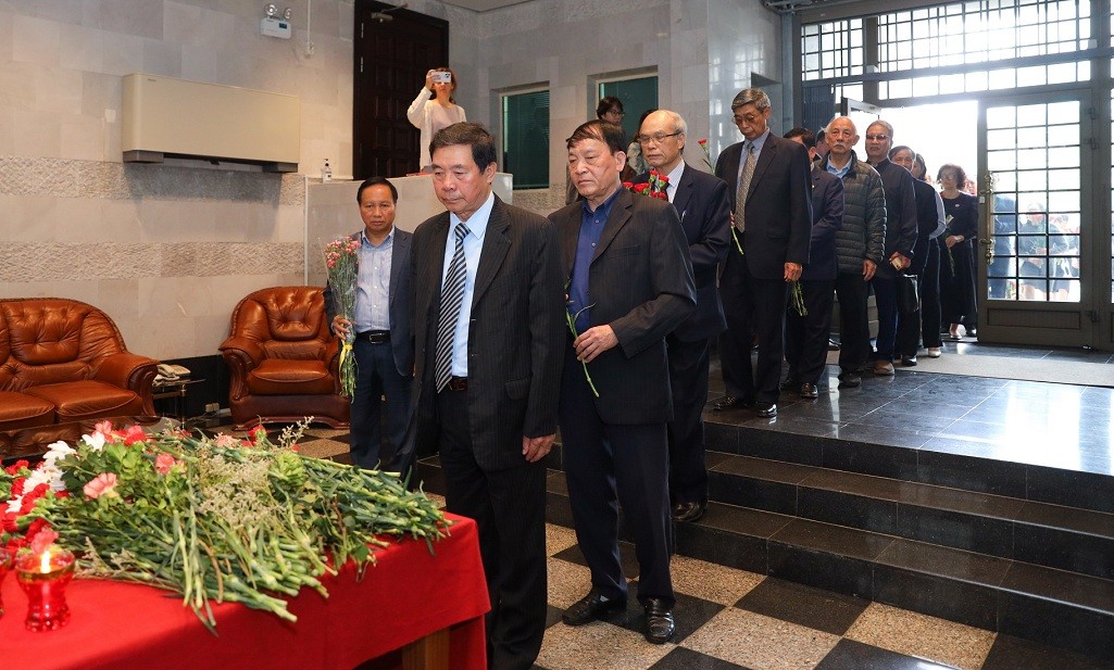 Vietnam Commemorates Victims of Terrorist Attack in Moscow