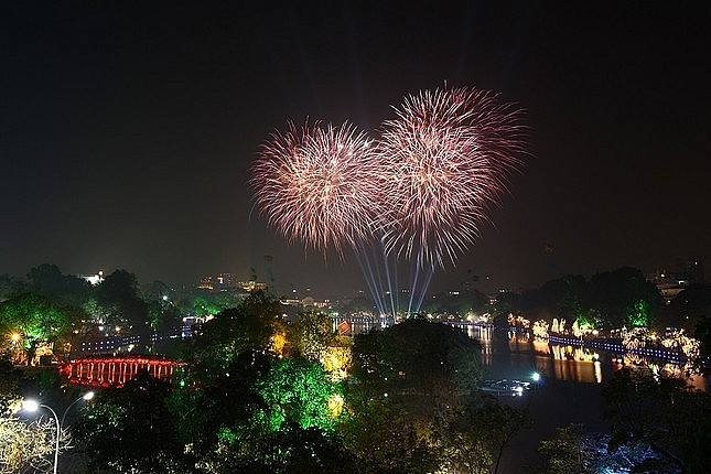 Hanoi will hold a firework displays to celebrate Capital Liberation Day (October 10) this year. (Photo: tienphong.vn)