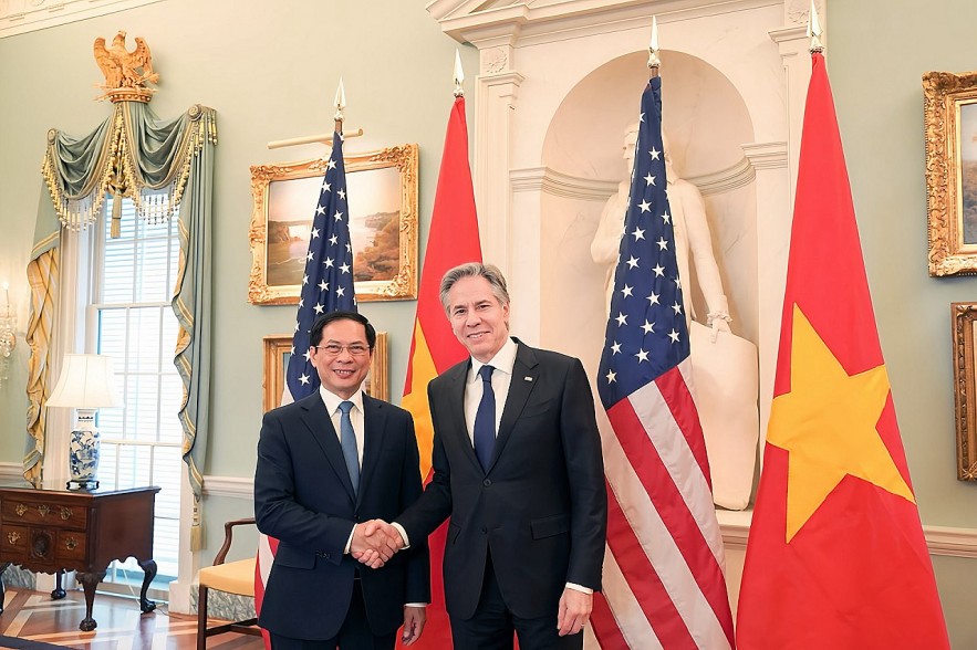 Vietnamese Minister of Foreign Affairs Bui Thanh Son (left) meets the US Secreatary of State (Photo: MOFA)