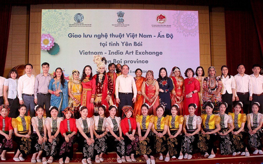 Indian Folk Dance Spreads Message of Love in Vietnam