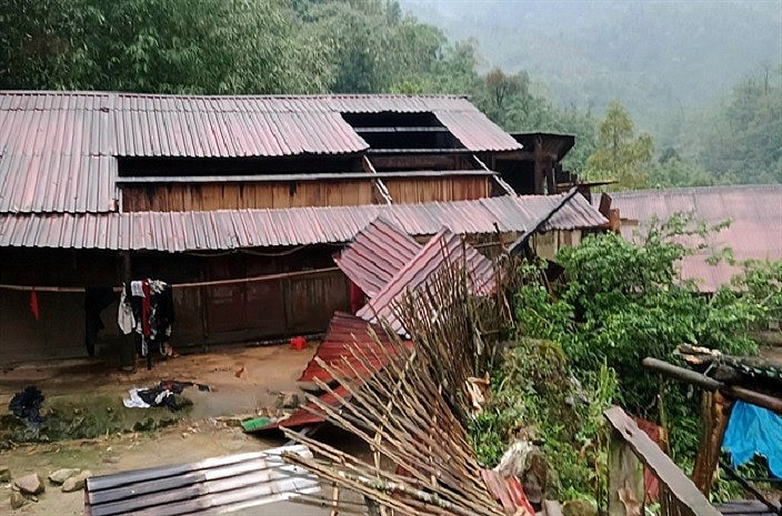 Hail storms and strong winds tore off the roof of a house in Bát Xát District, Lào Cai Province in late March. Photo: VNS