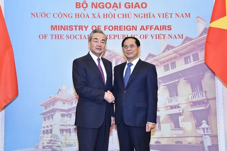 Foreign Minister Bui Thanh Son welcomes Chinese Foreign Minister Wang Yi during the latter's visit to Hanoi in September 2021.