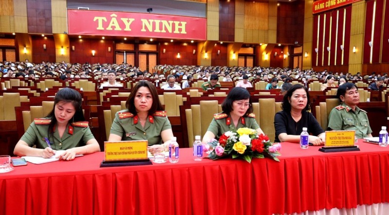 Tay Ninh: Inform Human Rights Work in New Situation to Officials and Party Members