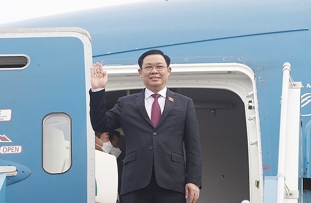 National Assembly Chairman Vuong Dinh Hue leaves Hanoi for an official visit to China on April 7. Photo: VNS