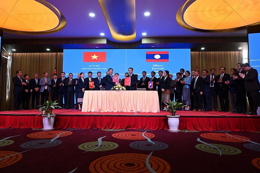 Vietnam And Laos Sign New Trade Agreement