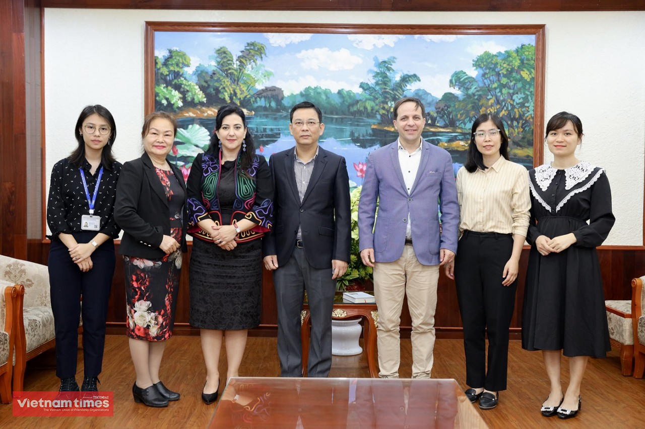 Viet Nam Union of Friendship Organizations Expand Cooperation for Peace
