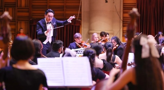Conductor Tran Nhat Minh Brings Vietnamese Folk Songs To The World