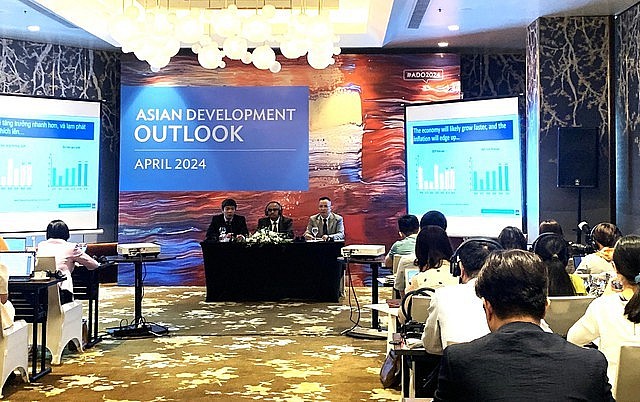 A press conference to release the Asian Development Outlook (ADO), Ha Noi, April 11, 2024. Photo: VGP