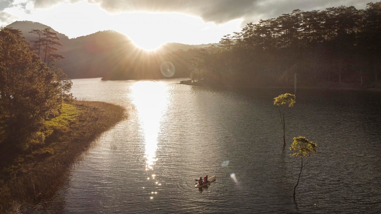 Suoi Tia – The Stunning Upstream Of Tuyen Lam Lake
