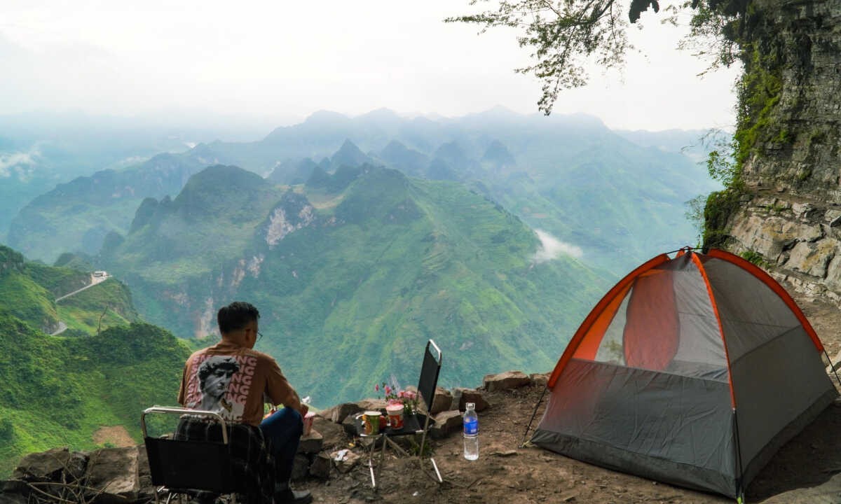 Experience The Unique Camping On The White Cliffs In Ha Giang