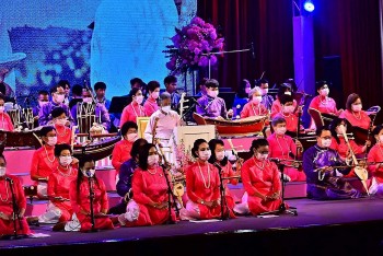 When Vietnamese Culture Touches the 