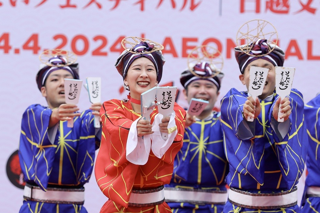900 Vietnamese, Japanese Yosakoi Dancers Performs at Hanoi