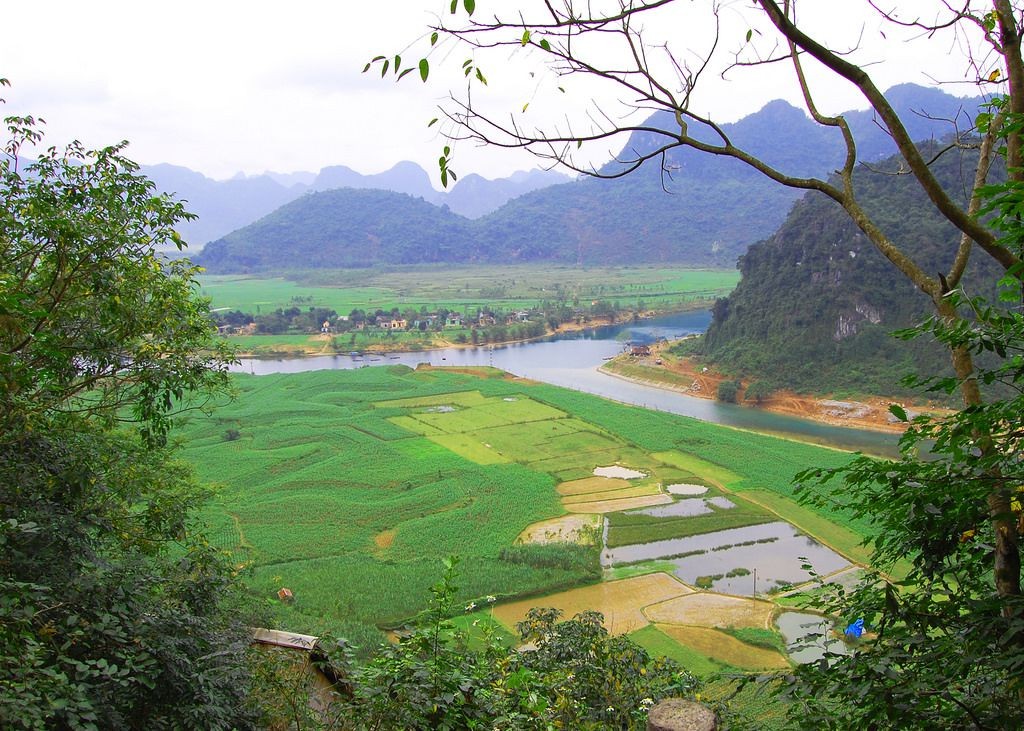 Discover The Legendary Son River In Quang Binh