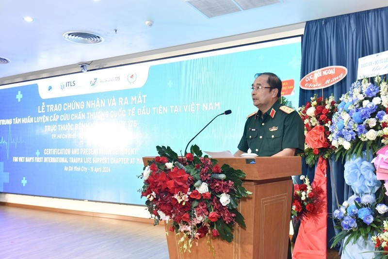 Senior Lieutenant General Phung Si Tan, Deputy Chief of General Staff of the Vietnam People's Army, spoke at the ceremony.