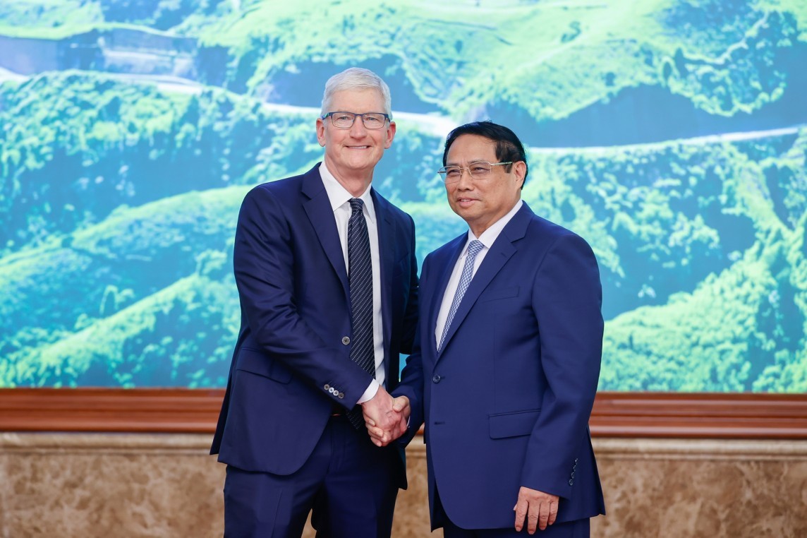 ceo tim cook wishes to expand apple operations in vietnam