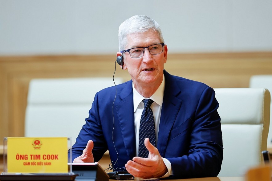 CEO Tim Cook Wishes to Expand Apple Operations in Vietnam