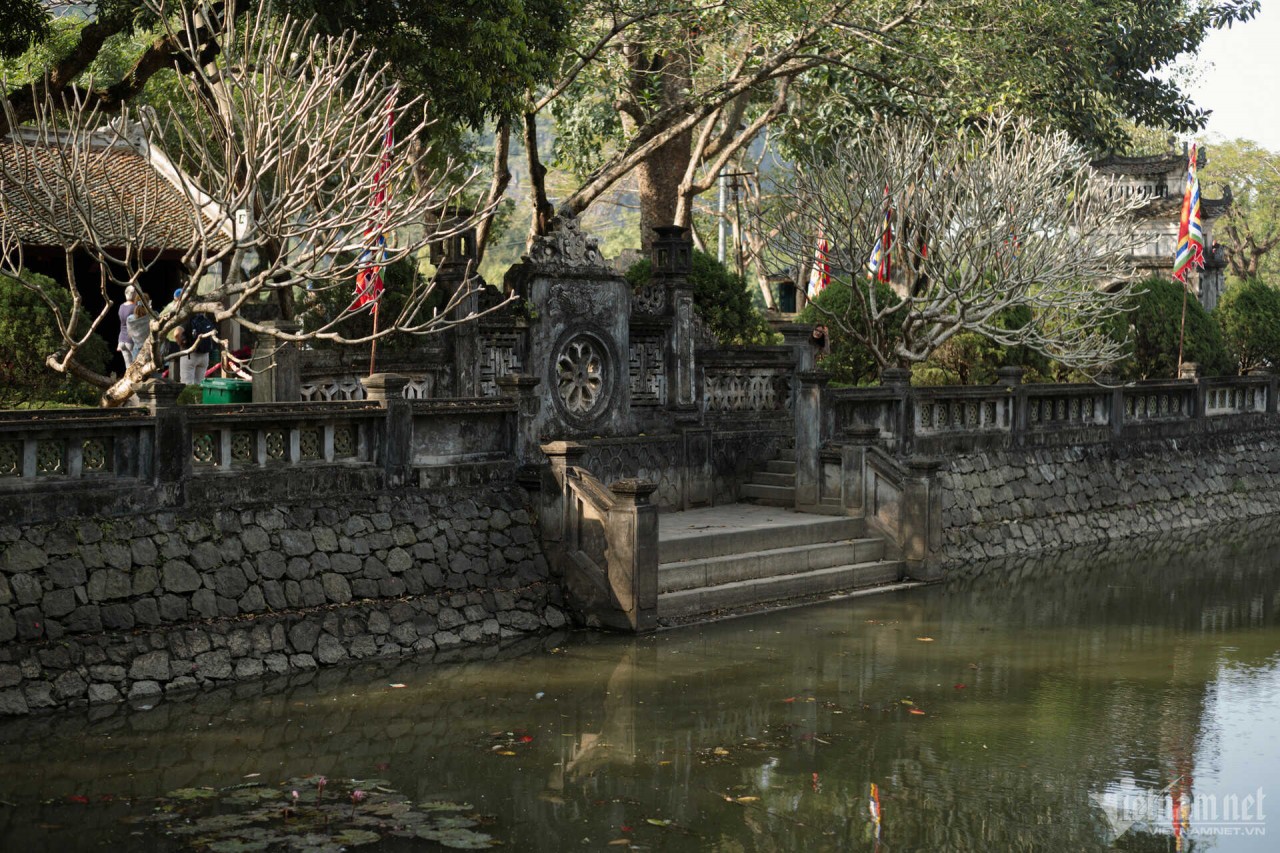 Visit The Sacred Dinh Tien Hoang King Temple In Ninh Binh