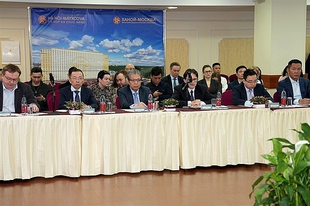 Việt Nam's Ambassador to Russia Đặng Minh Khôi (third from left) at the seminar. 