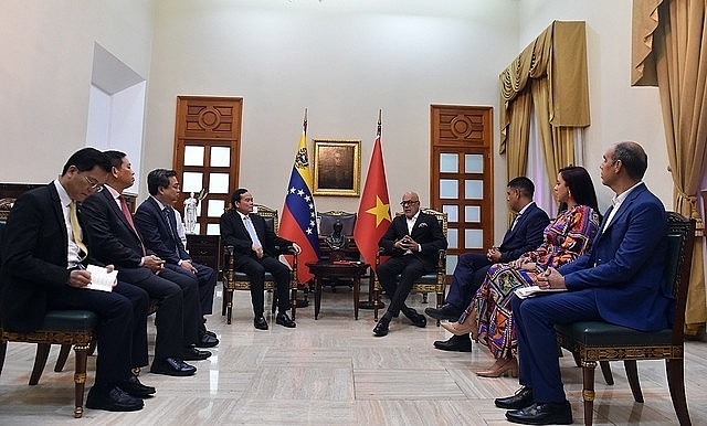President of the National Assembly of Venezuela Jorge Rodriguez receives Deputy Prime Minister Tran Luu Quang of Vietnam in Caracas on April 19. (Photo: VGP) 