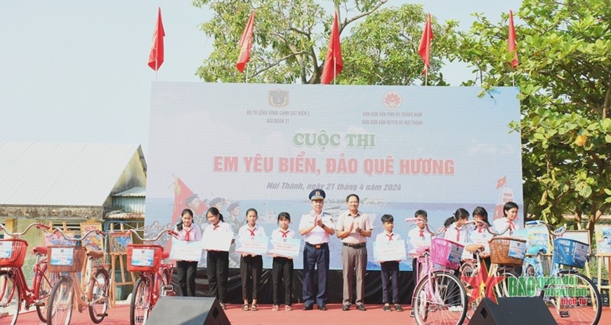 Students in Quang Nam Learn More about National Sea and Islands