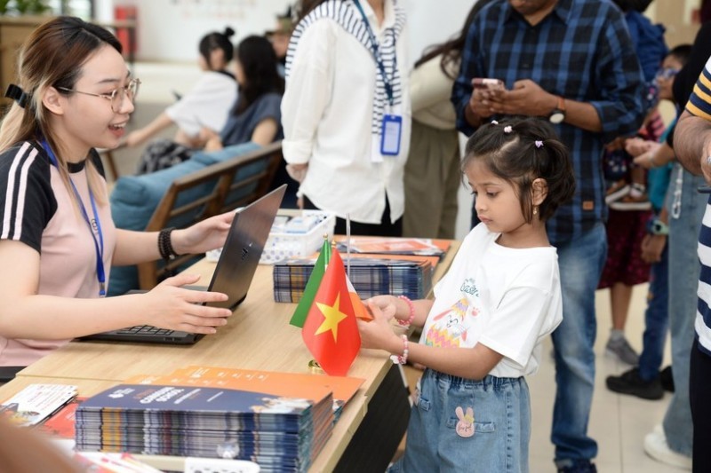 Students from 15 Countries Experience Indian Culture in Hanoi