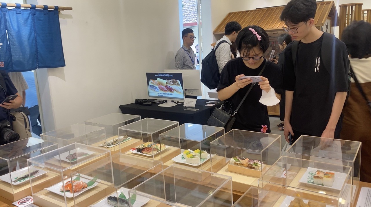 [Photo] Sushi Exhibition in Hanoi