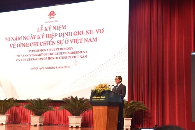 Minister of Foreign Affairs Bui Thanh Son addresses the meeting. (photo: VGP/Hai Minh)