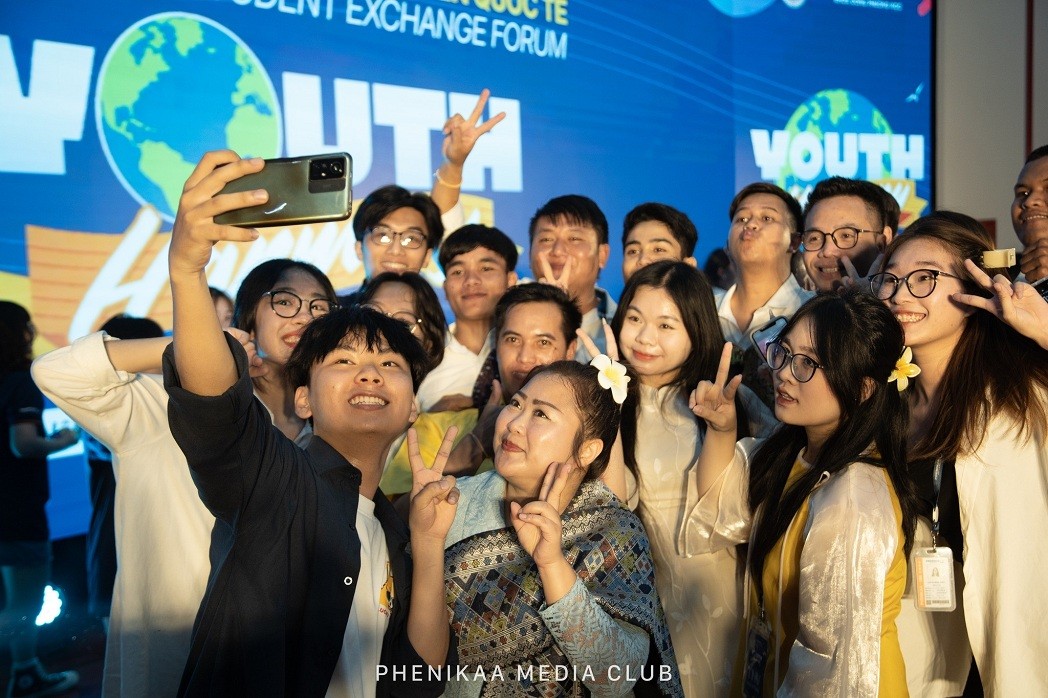 Int'l Student Exchange Festival at Hanoi's University