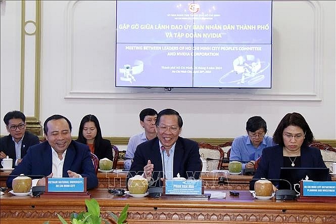 Chairman of the Ho Chi Minh City People's Committee Phan Van Mai at the meeting (Photo:VNA)