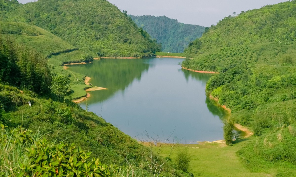 Discover The Dreamy Sam Tang Lake In Hoa Binh