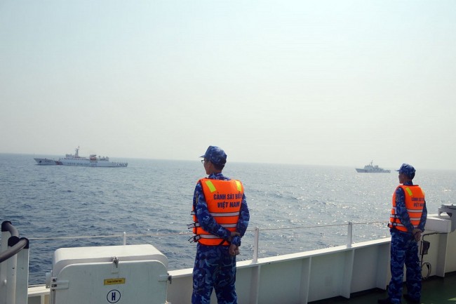 Vietnam, China Finish Joint Patrol along Demarcation Line in Gulf of Tonkin