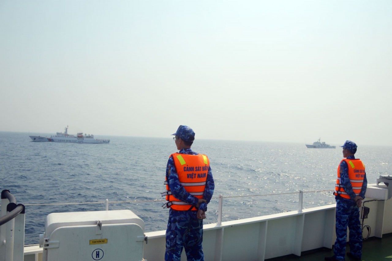 Vietnam, China Finish Joint Patrol along Demarcation Line in Gulf of Tonkin