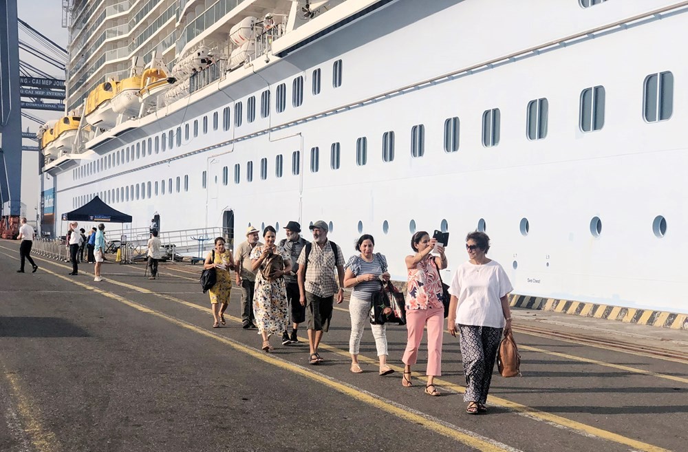 Cruise Tourism Flourishes On Reunification Day Holiday In Vietnam