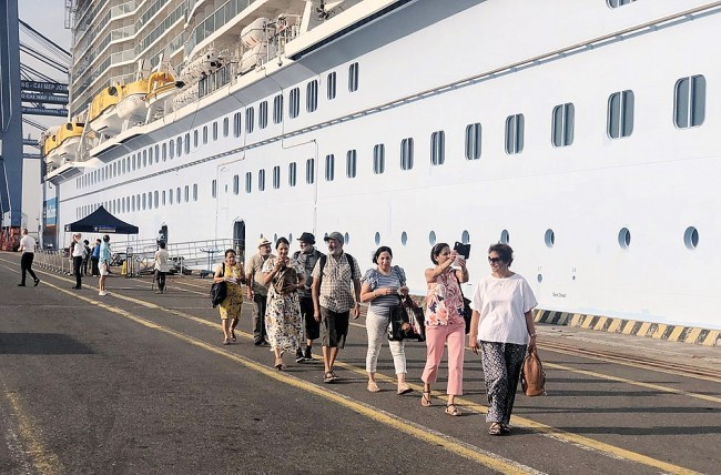 Cruise Tourism Flourishes On Reunification Day Holiday In Vietnam