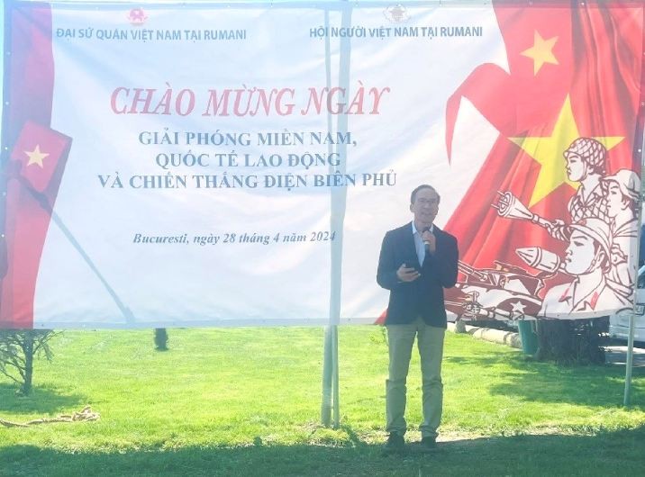 Vietnamese Community in Romania Eagerly Celebrates Major Holidays of Homeland