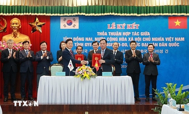 At the signing ceremony (Photo: VNA)