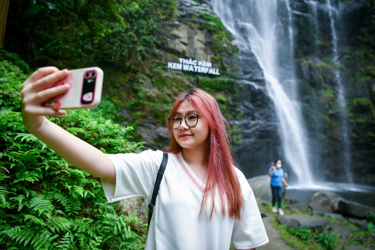Explore Khe Kem Waterfall – A Fascinating Destination In Pu Mat National Park
