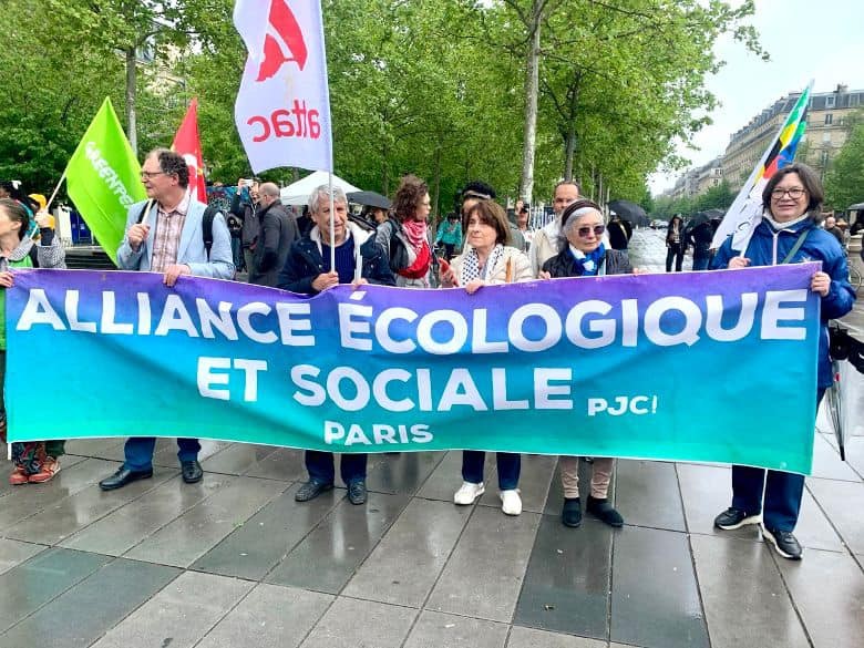 Overseas Vietnamese, French People Take to The Streets in Support of Tran To Nga’s Agent Orange Lawsuit