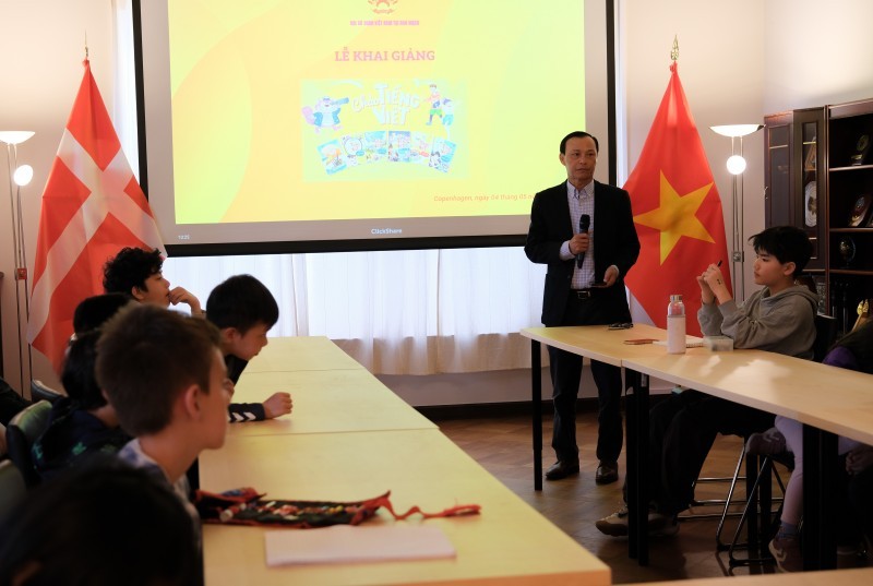 vietnamese class for overseas children in denmark inagurated