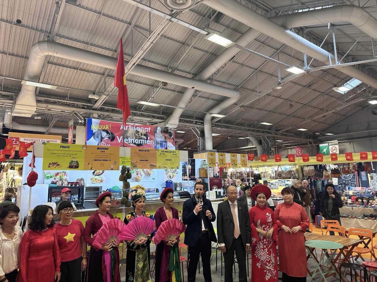 Vietnamese Space Stands out at 120th Paris Fair