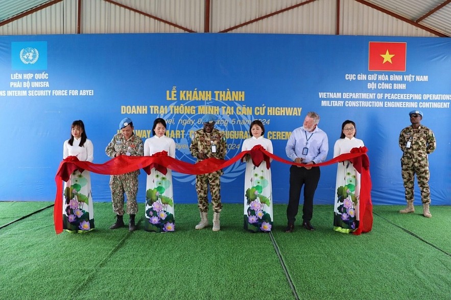 At the inauguration ceremony of the Smart Camp built by the Vietnam Military Construction Engineering Contingent in Abyei on May 7.