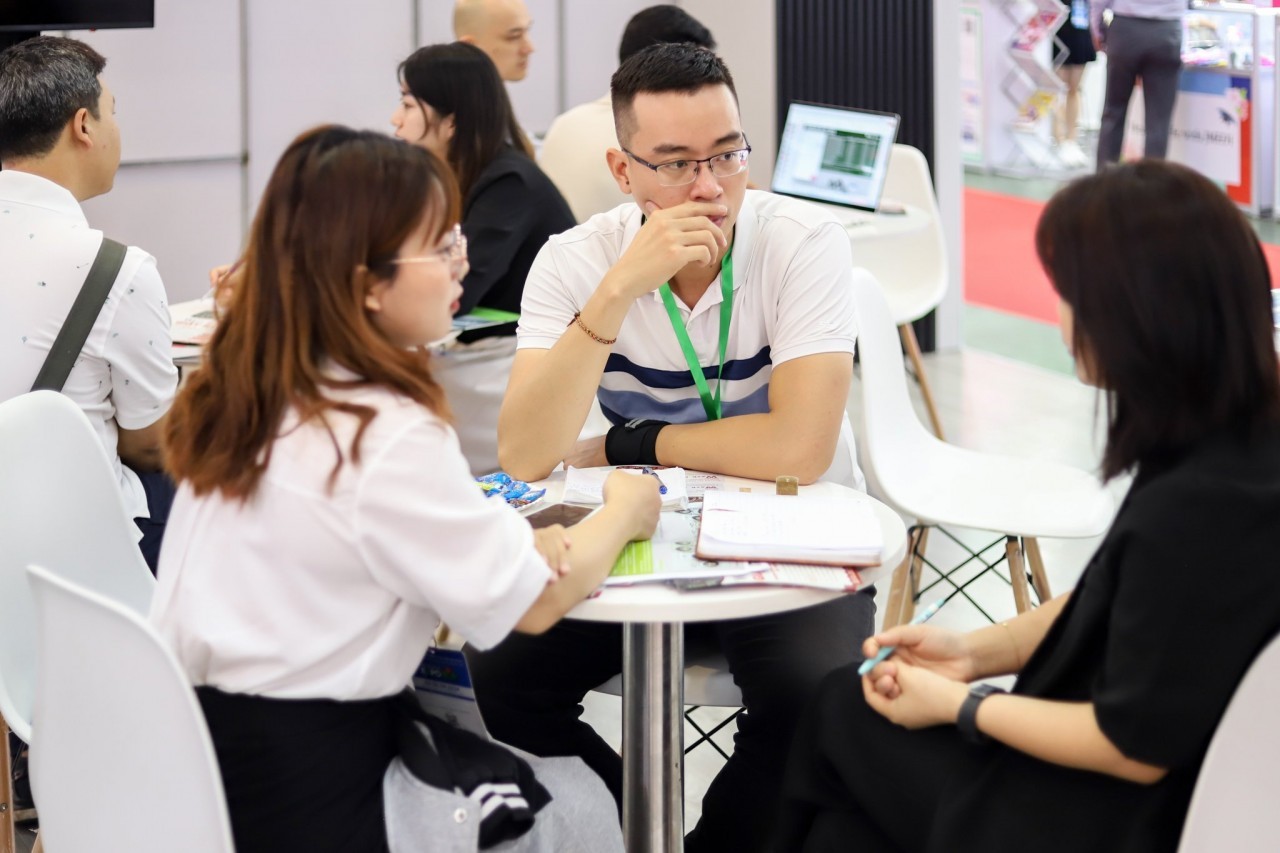 Vietnam's First International Stationery Exhibition Takes Place in Hanoi