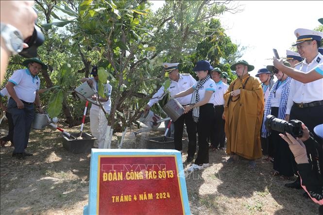 Planting Trees for A Greener Truong Sa